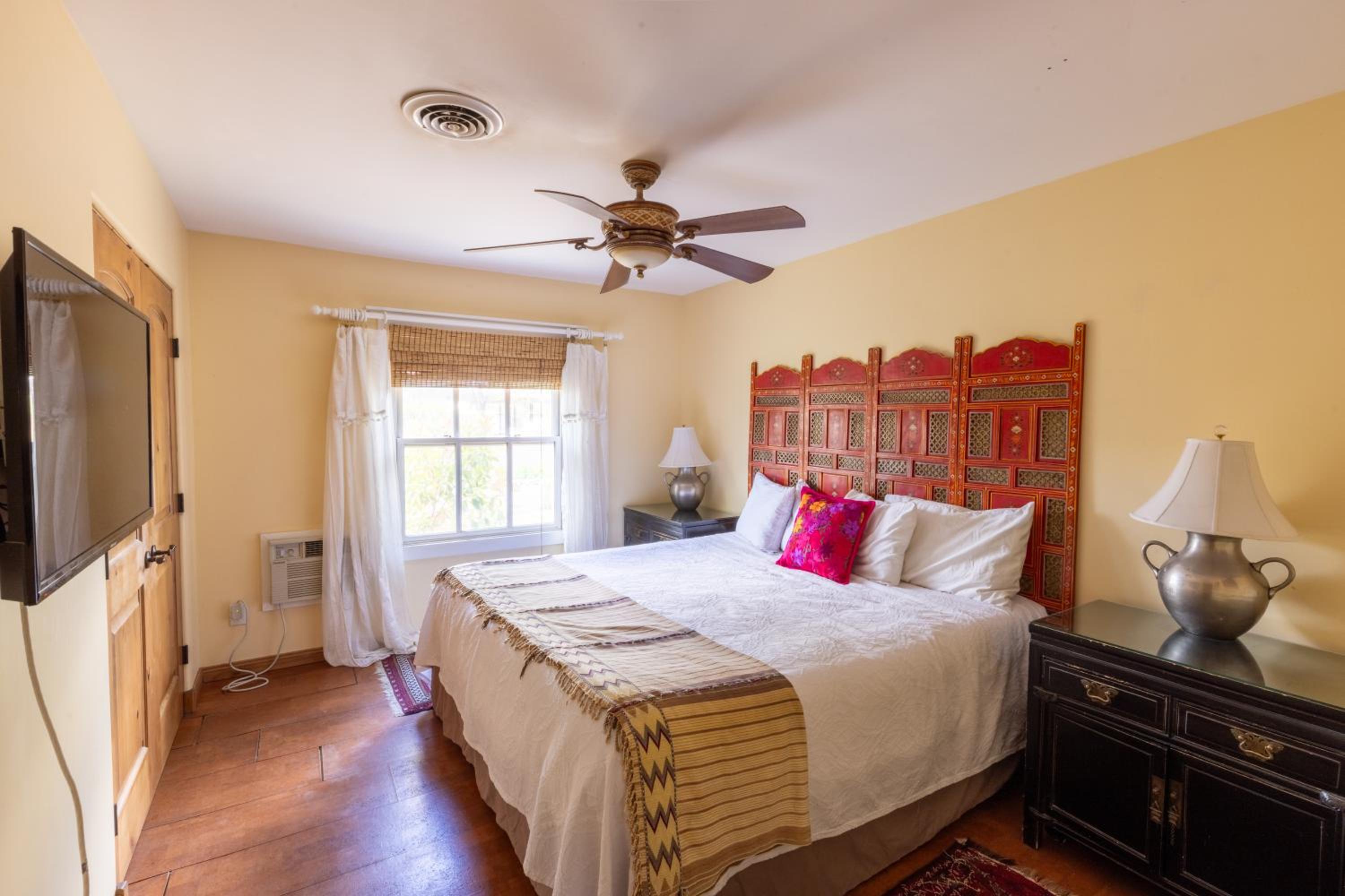 Casa Blanca Inn and Suites