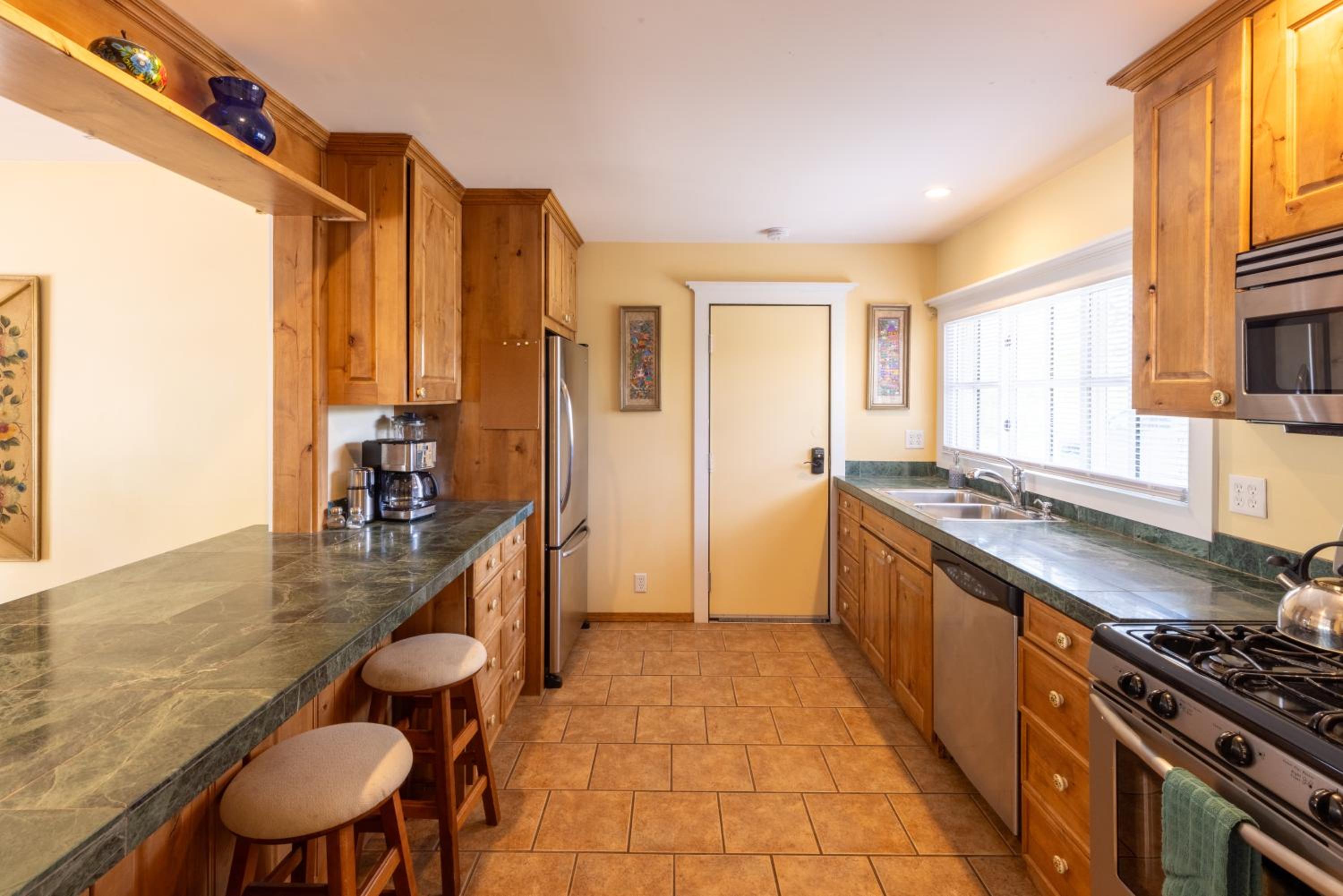Casa Blanca Inn and Suites