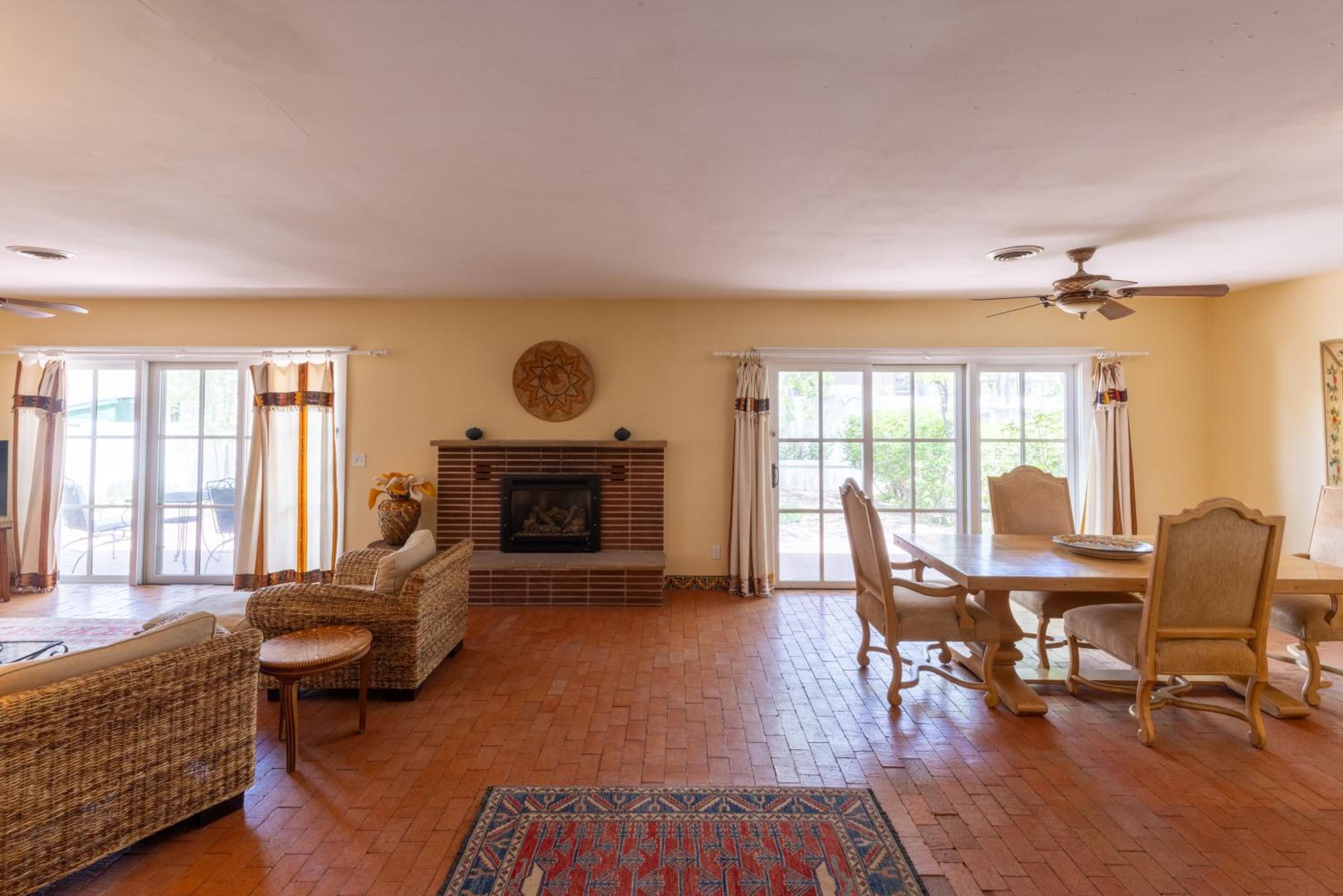 Casa Blanca Inn and Suites