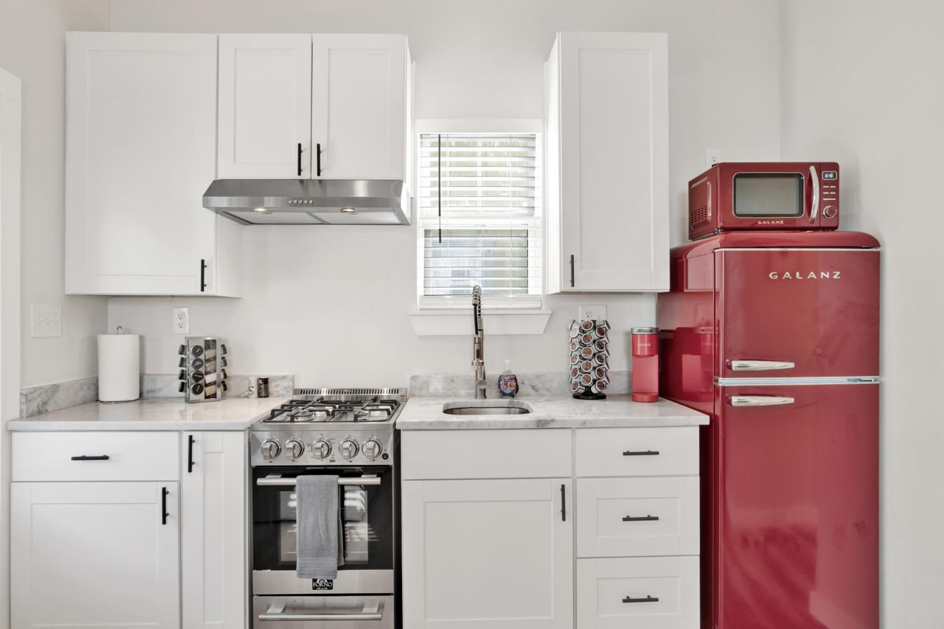 Brand New Cottage in Downtown Mobile! Walking-distance to Heart of Downtown! view 3