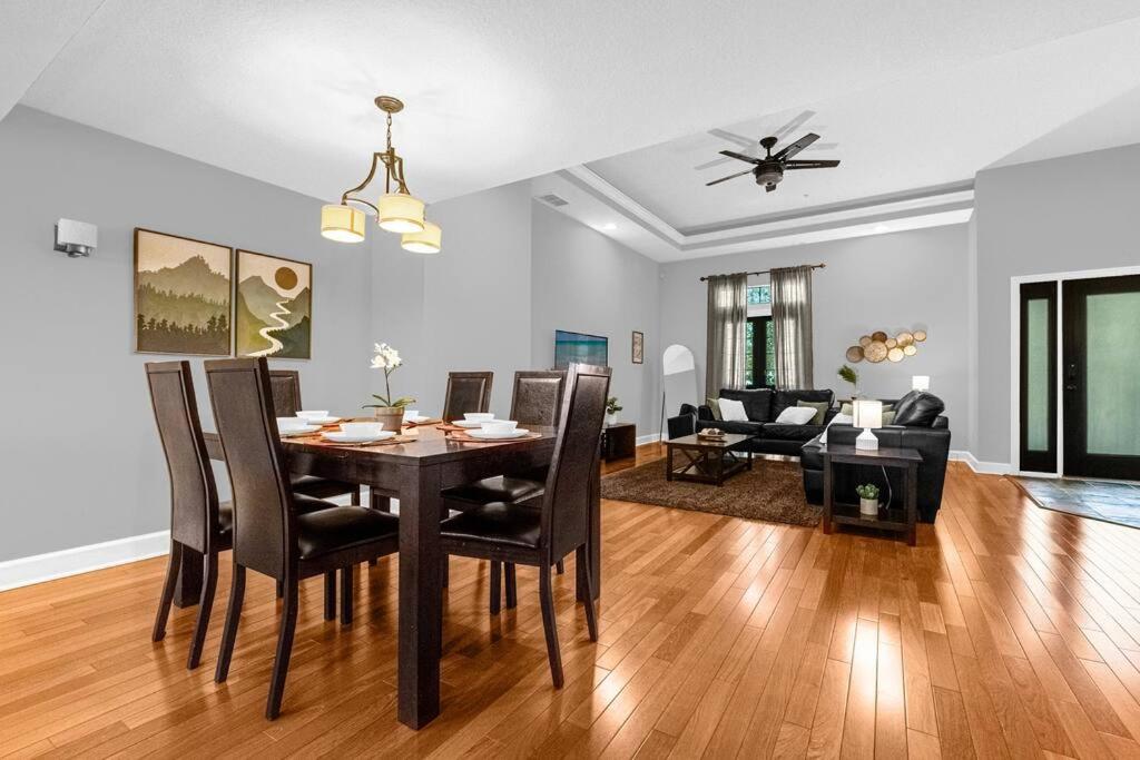 Charming 4BR Family Townhouse inside Disney Resort Area