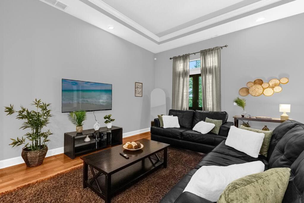 Charming 4BR Family Townhouse inside Disney Resort Area