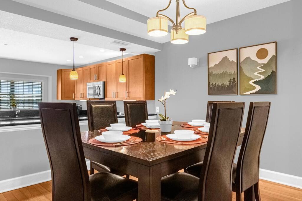 Charming 4BR Family Townhouse inside Disney Resort Area