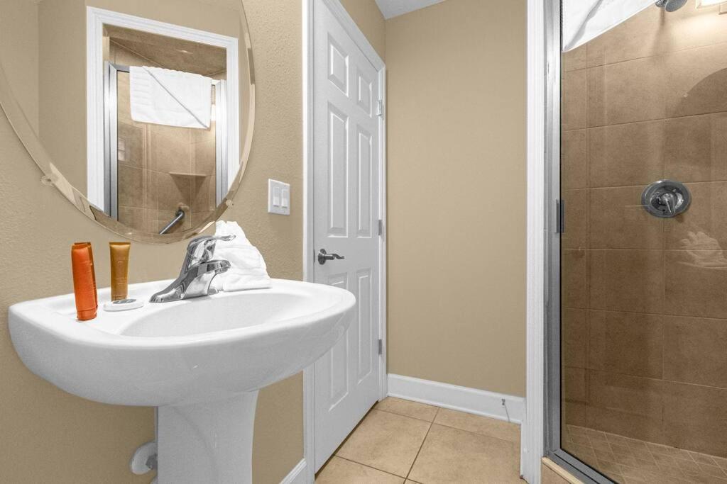 Charming 4BR Family Townhouse inside Disney Resort Area