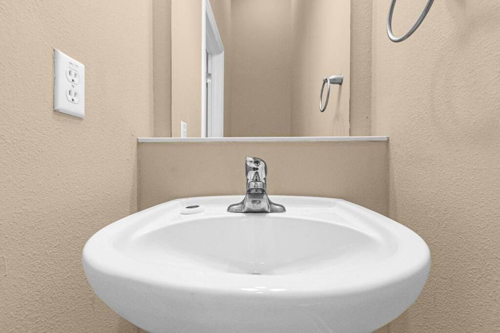 Charming 4BR Family Townhouse inside Disney Resort Area