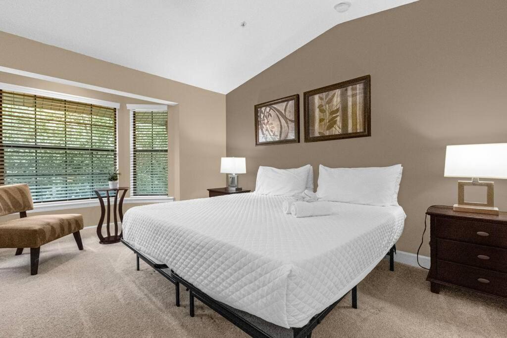 Charming 4BR Family Townhouse inside Disney Resort Area