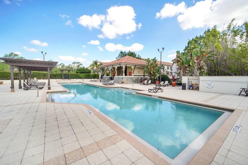 Charming 4BR Family Townhouse inside Disney Resort Area