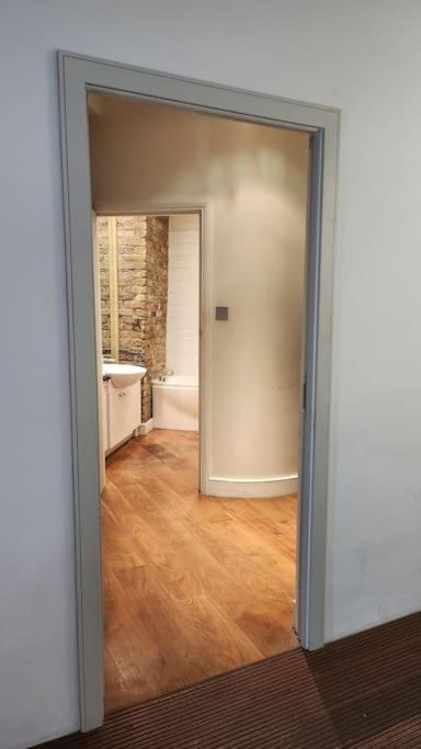 Charming designer 1 bed - check profile