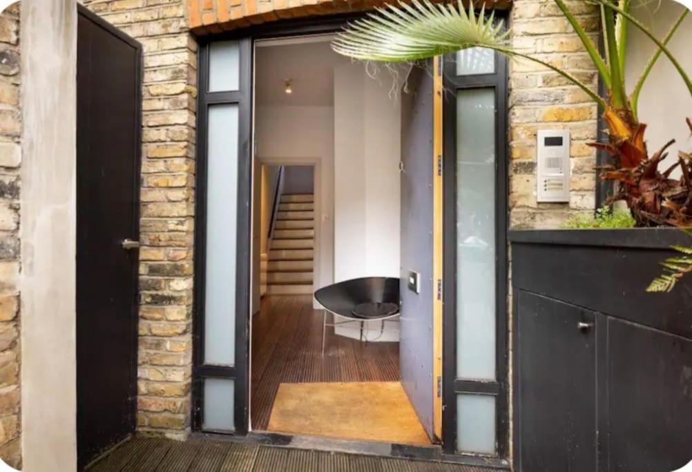 Charming designer 1 bed - check profile