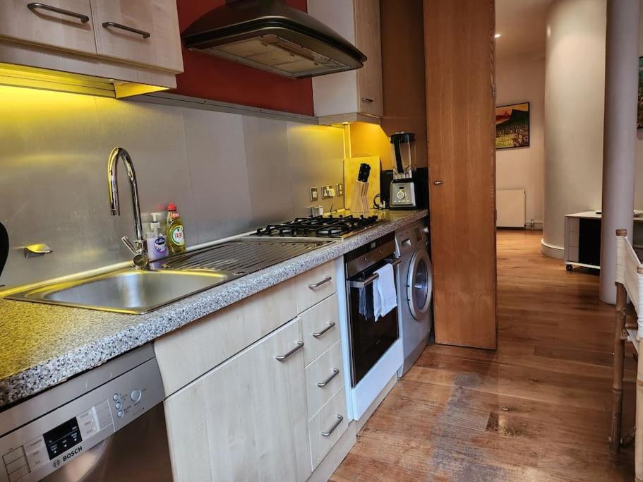 Charming designer 1 bed - check profile