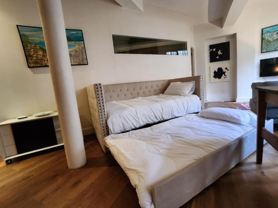 Charming designer 1 bed - check profile