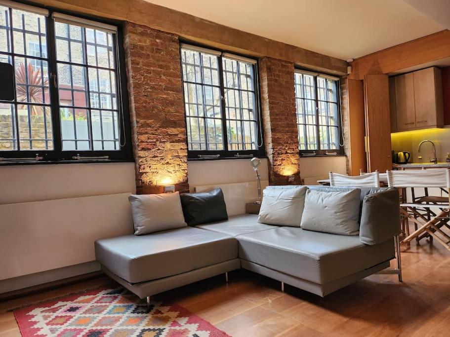Charming designer 1 bed - check profile