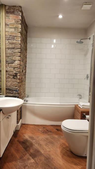 Charming designer 1 bed - check profile