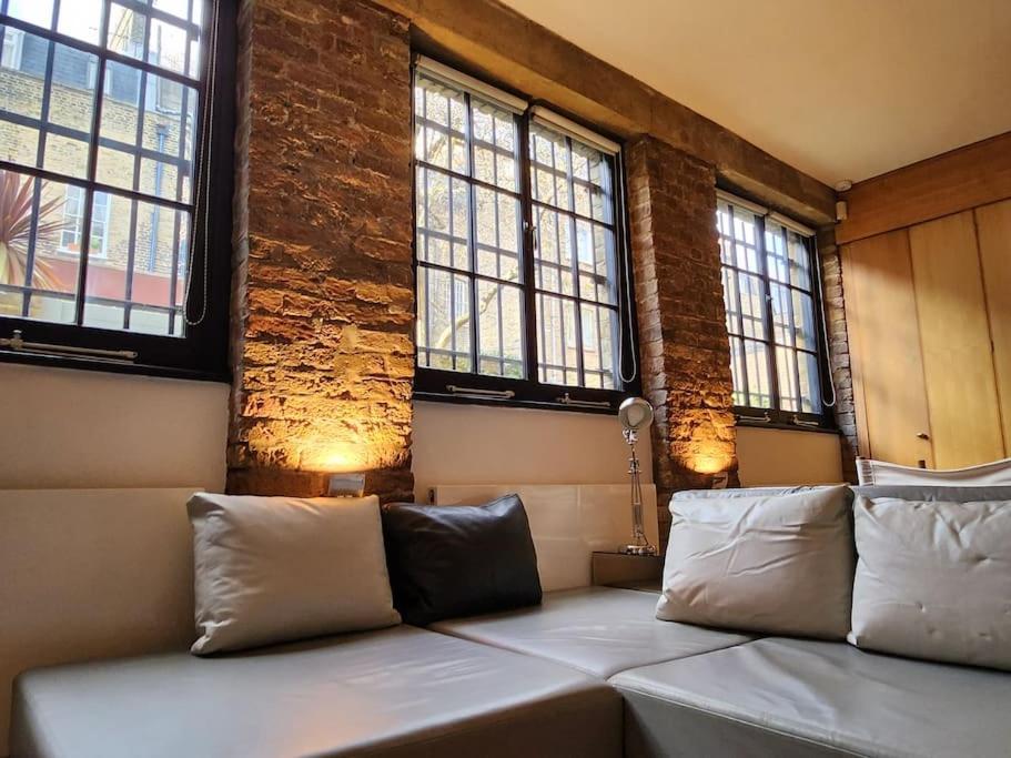 Charming designer 1 bed - check profile