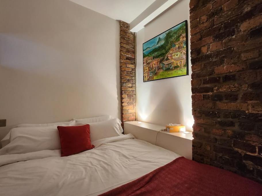 Charming designer 1 bed - check profile