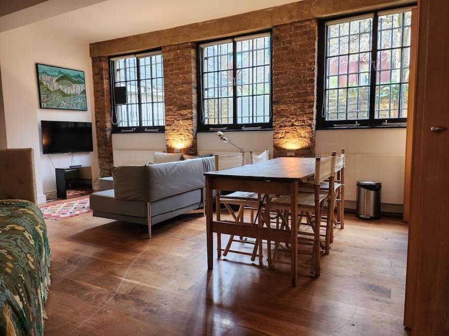 Charming designer 1 bed - check profile