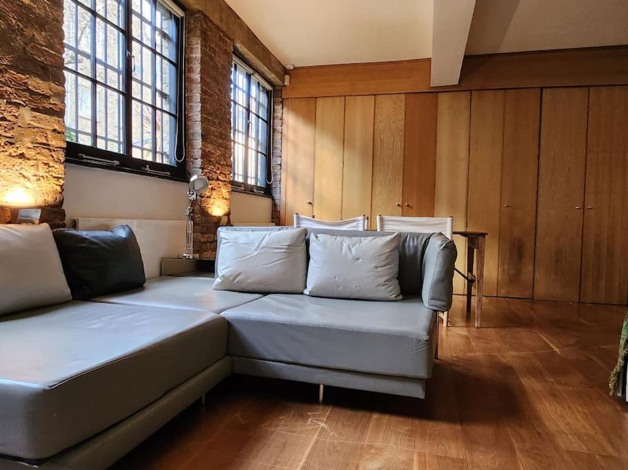 Charming designer 1 bed - check profile