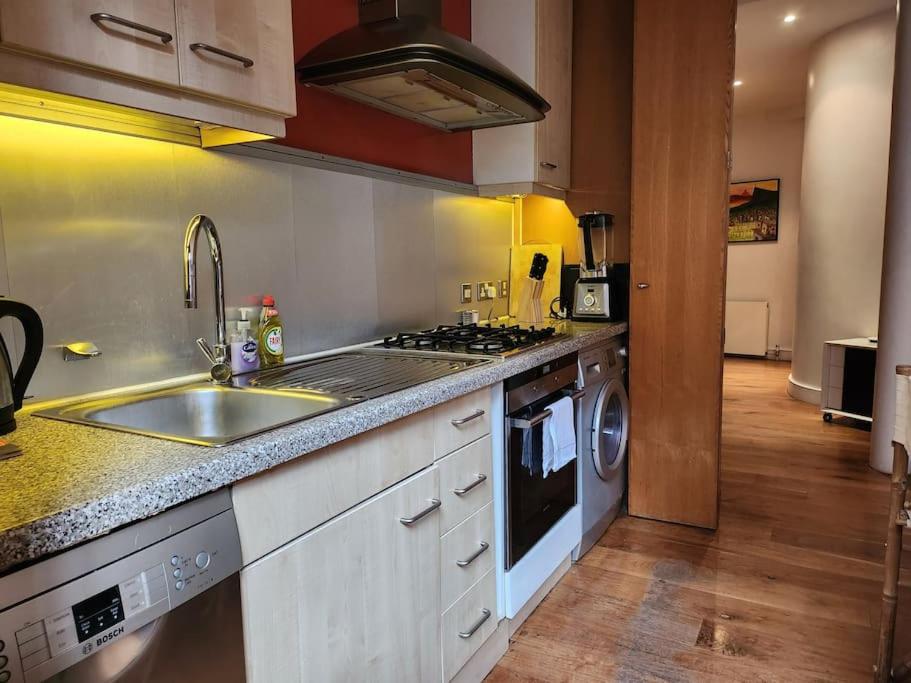 Charming designer 1 bed - check profile