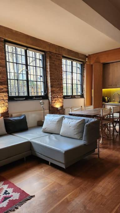 Charming designer 1 bed - check profile