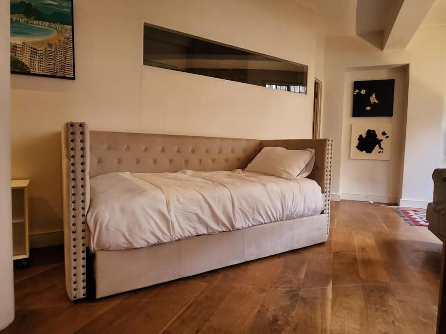 Charming designer 1 bed - check profile