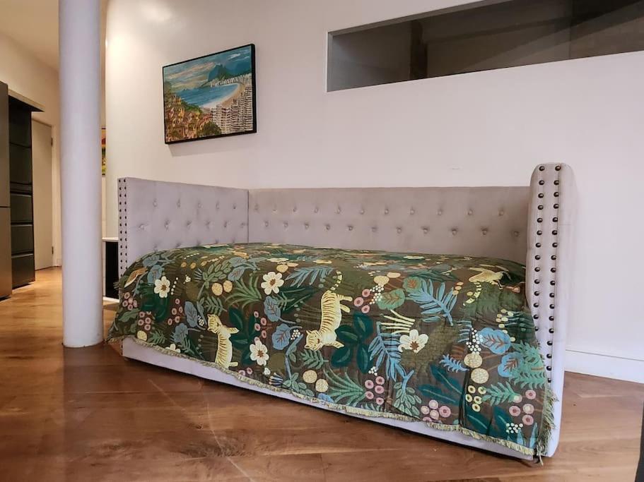 Charming designer 1 bed - check profile