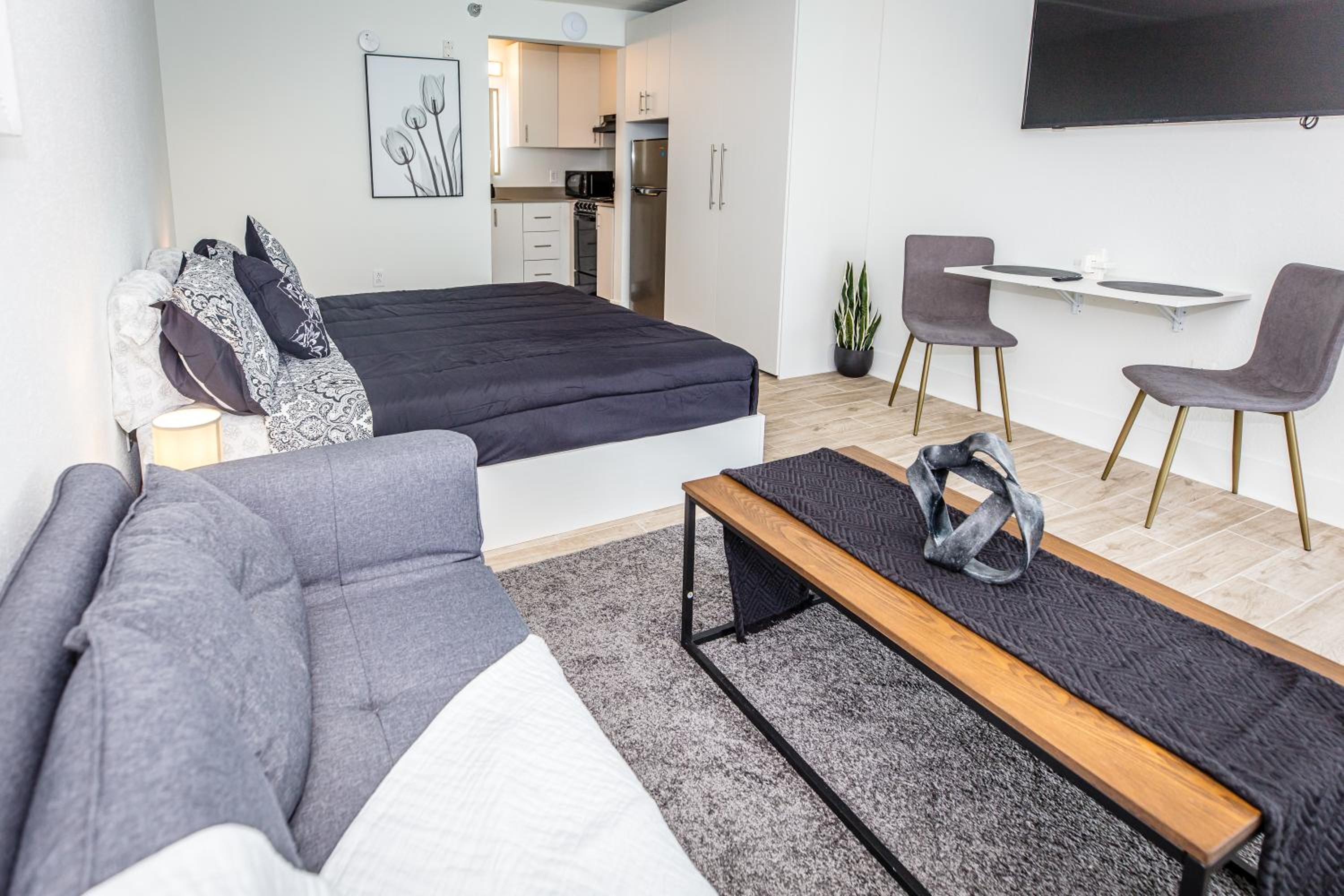Paradise 1BD 8mins From Disney W Pool &Gym Free Parking view 5