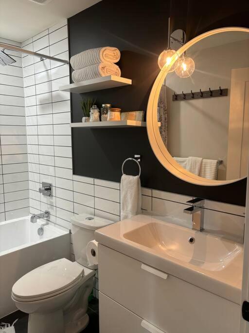 Executive 1 Bedroom Lakeview Retreat