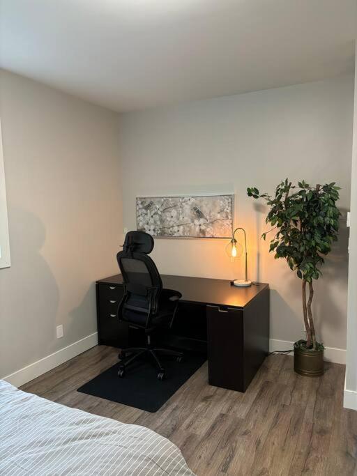 Executive 1 Bedroom Lakeview Retreat