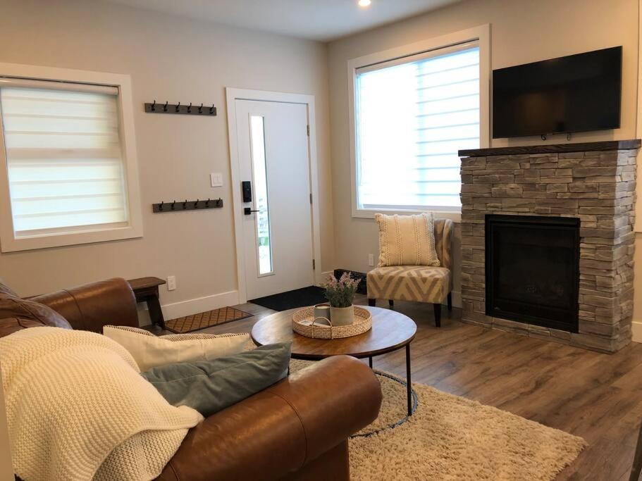Executive 1 Bedroom Lakeview Retreat