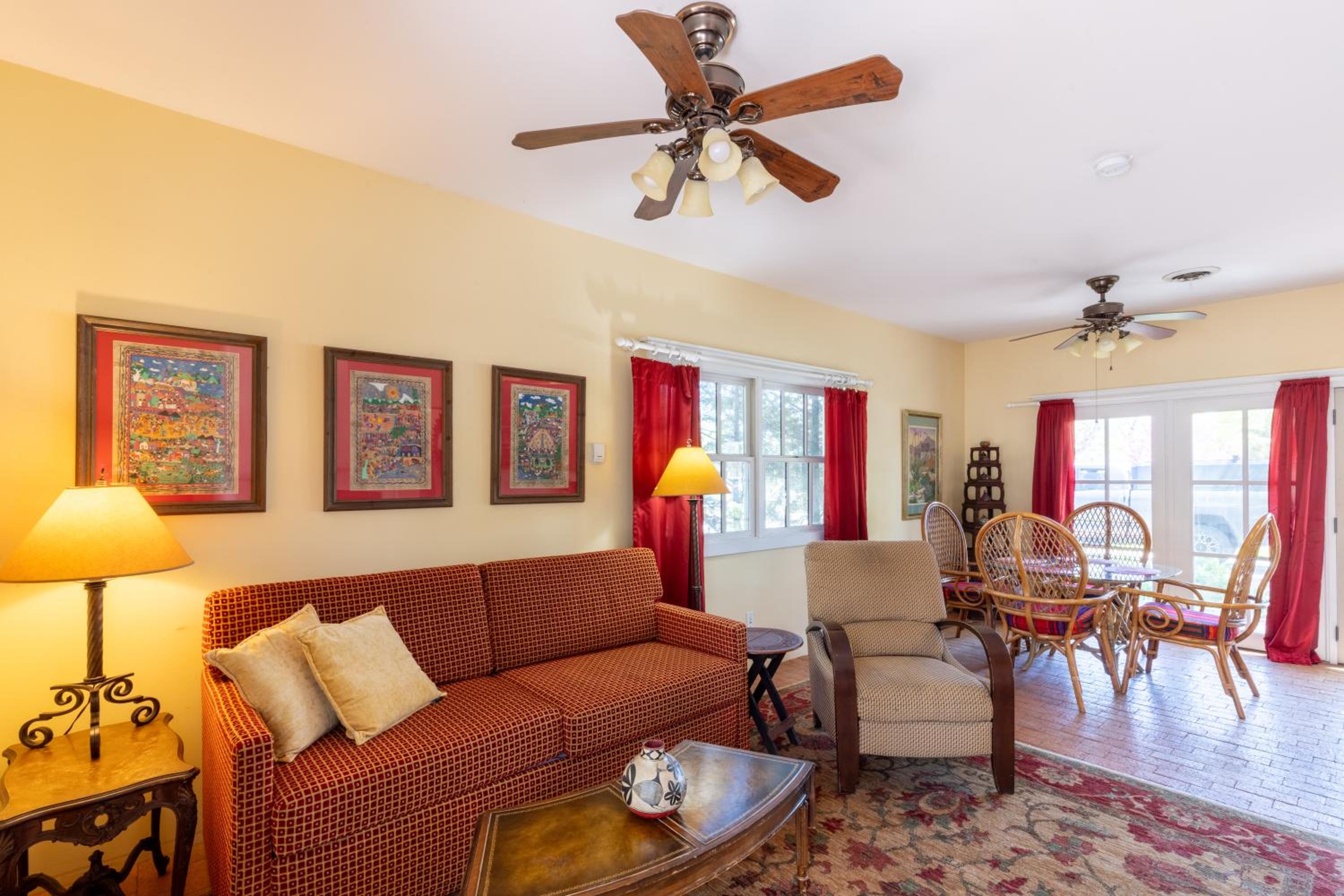 Casa Blanca Inn and Suites