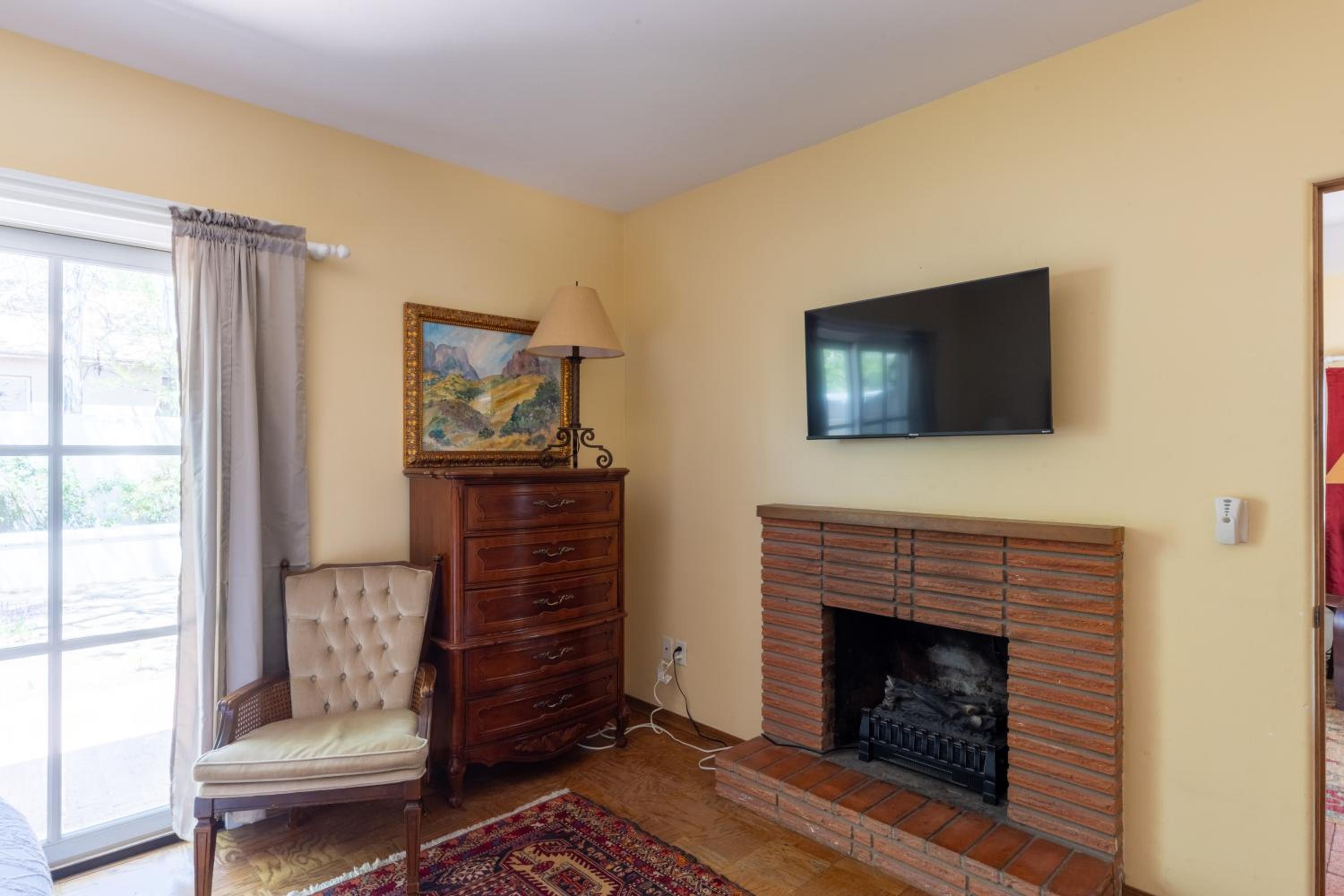 Casa Blanca Inn and Suites