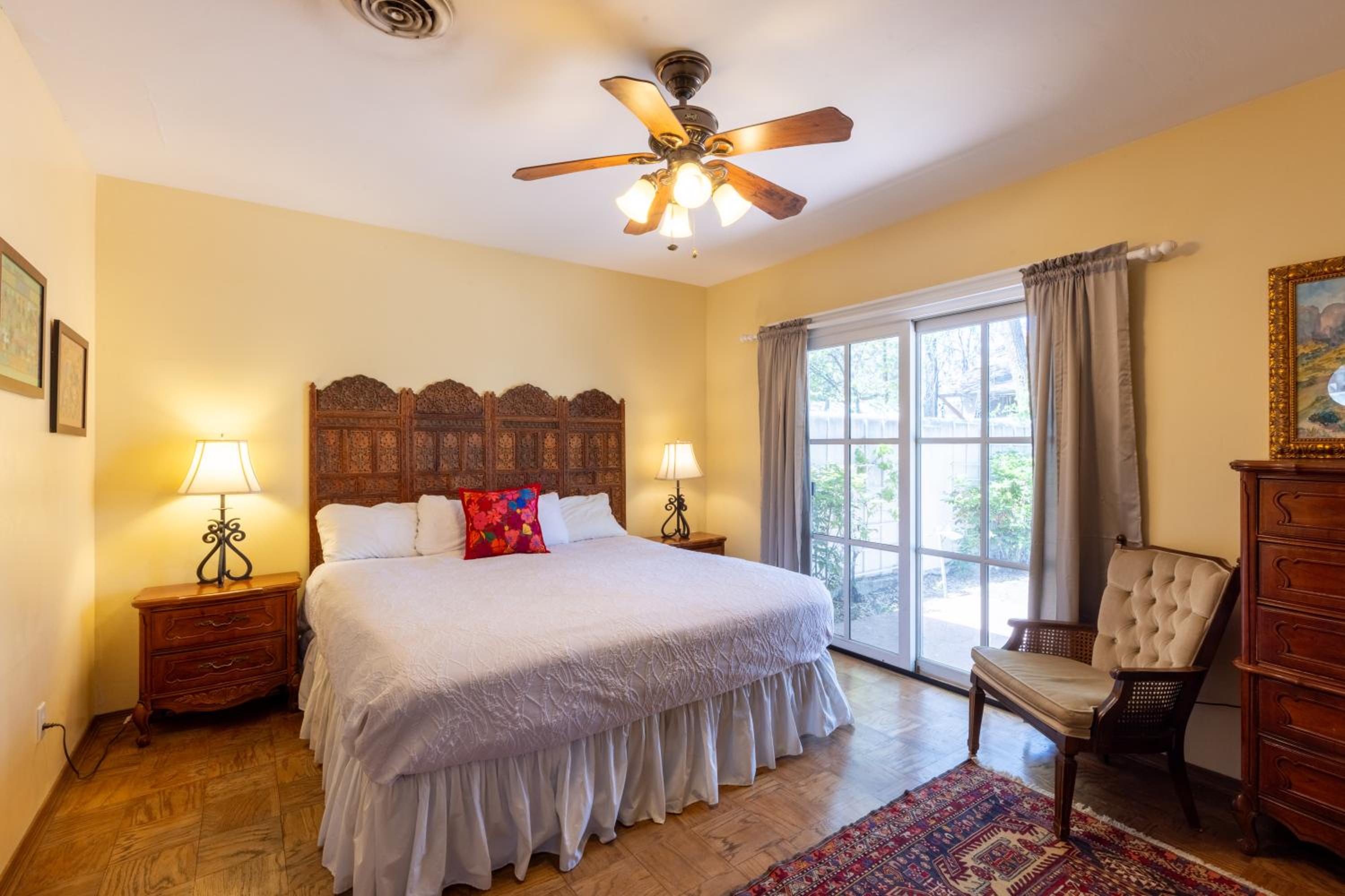 Casa Blanca Inn and Suites
