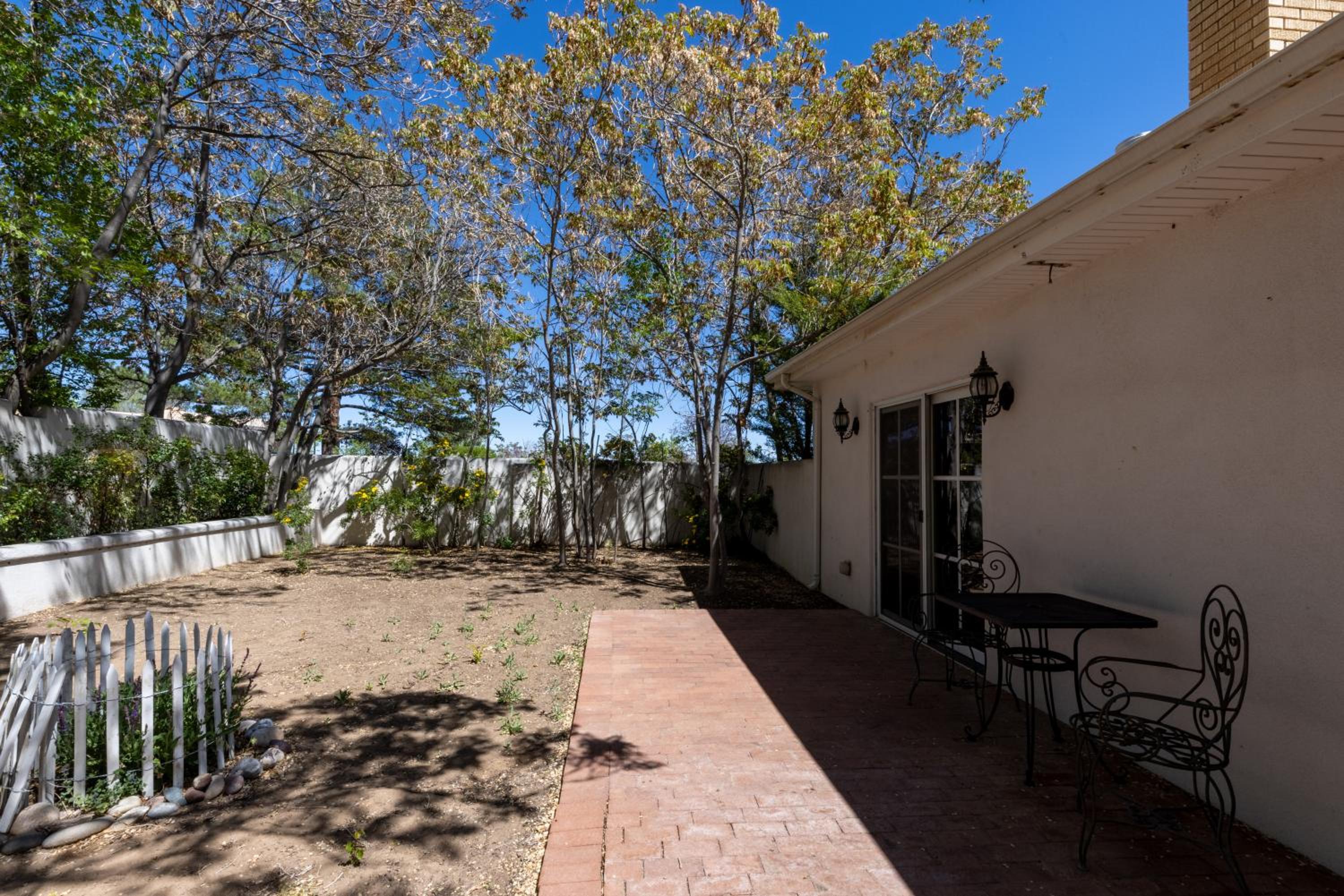 Casa Blanca Inn and Suites