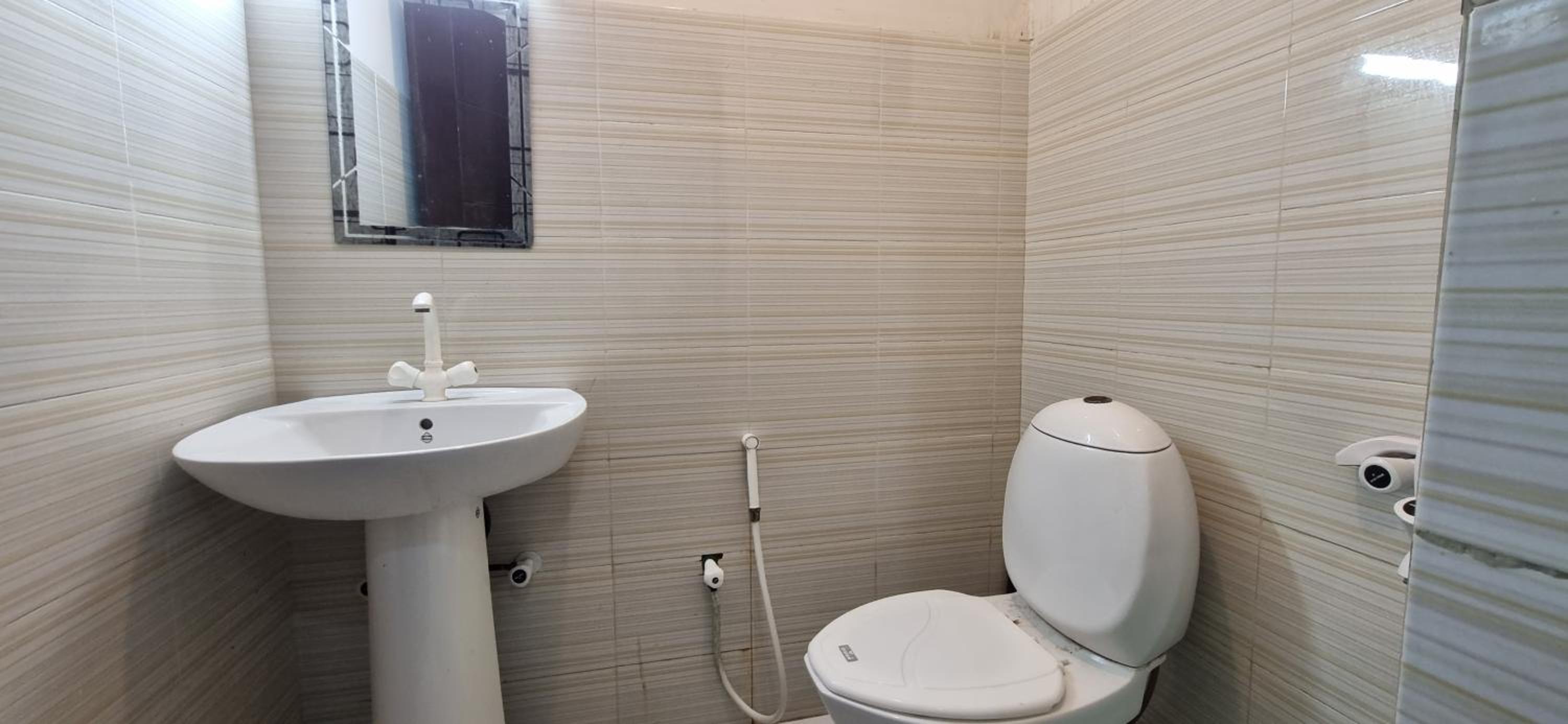 Independent Two Bedrooms Appartment with kitchen