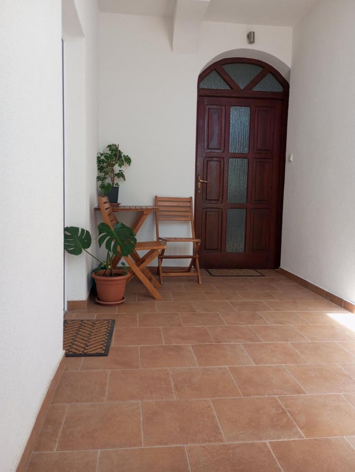 Lovorka Apartmani