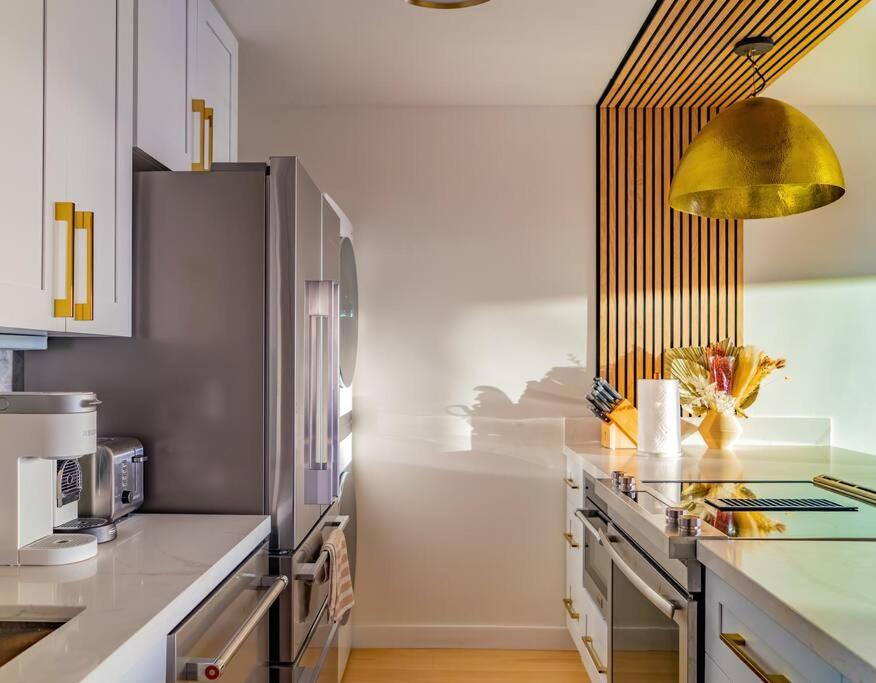 Luxury condo 180 Ocean Views Steps to Beach view 4