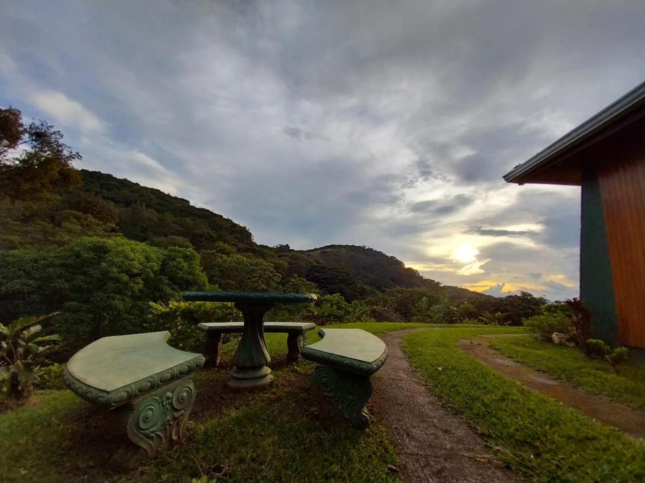 Belcruz family lodge