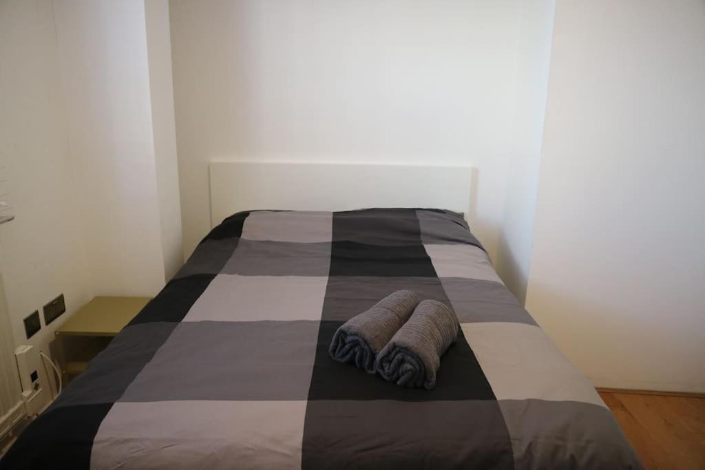 2 bedroom Modern, simple flat in Broadway Market