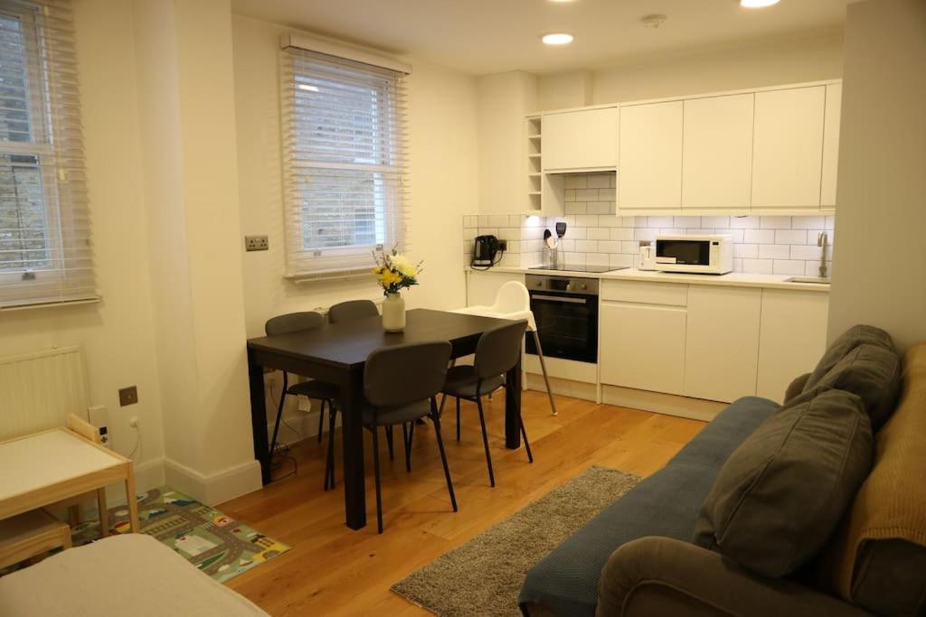 2 bedroom Modern, simple flat in Broadway Market