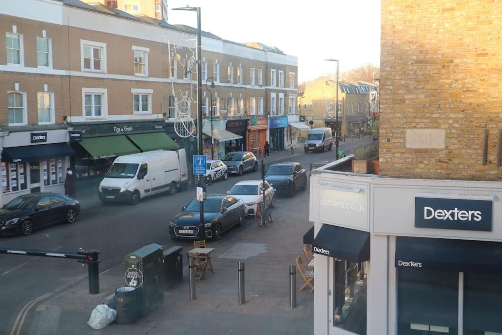 2 bedroom Modern, simple flat in Broadway Market