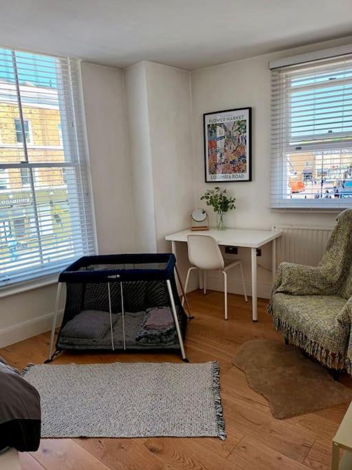 2 bedroom Modern, simple flat in Broadway Market