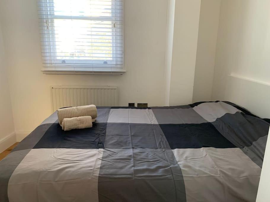 2 bedroom Modern, simple flat in Broadway Market