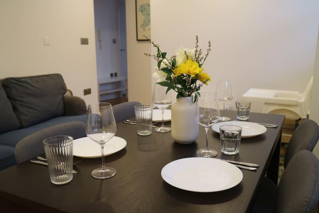 2 bedroom Modern, simple flat in Broadway Market