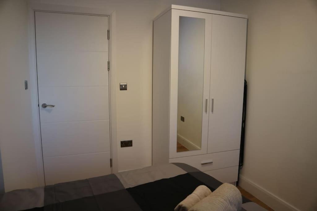 2 bedroom Modern, simple flat in Broadway Market