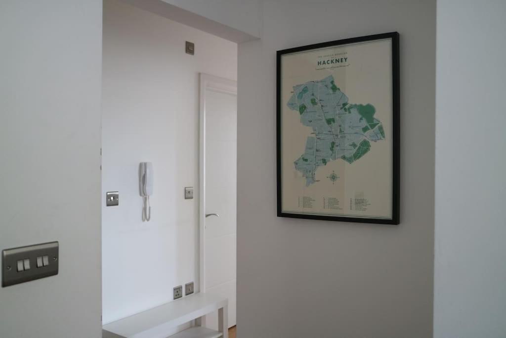 2 bedroom Modern, simple flat in Broadway Market