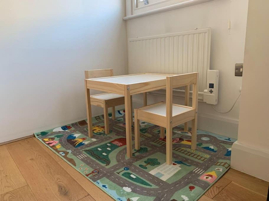2 bedroom Modern, simple flat in Broadway Market