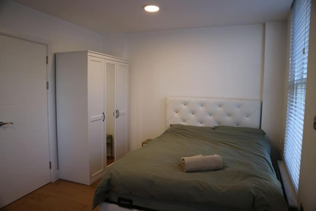 2 bedroom Modern, simple flat in Broadway Market