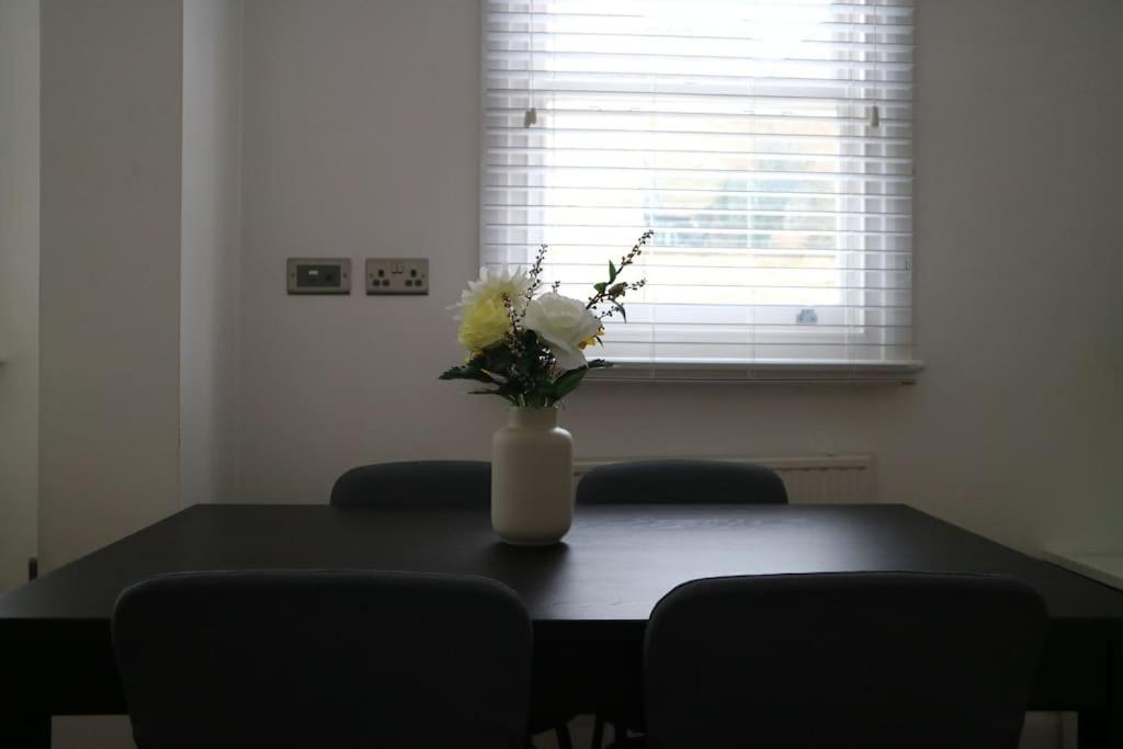 2 bedroom Modern, simple flat in Broadway Market