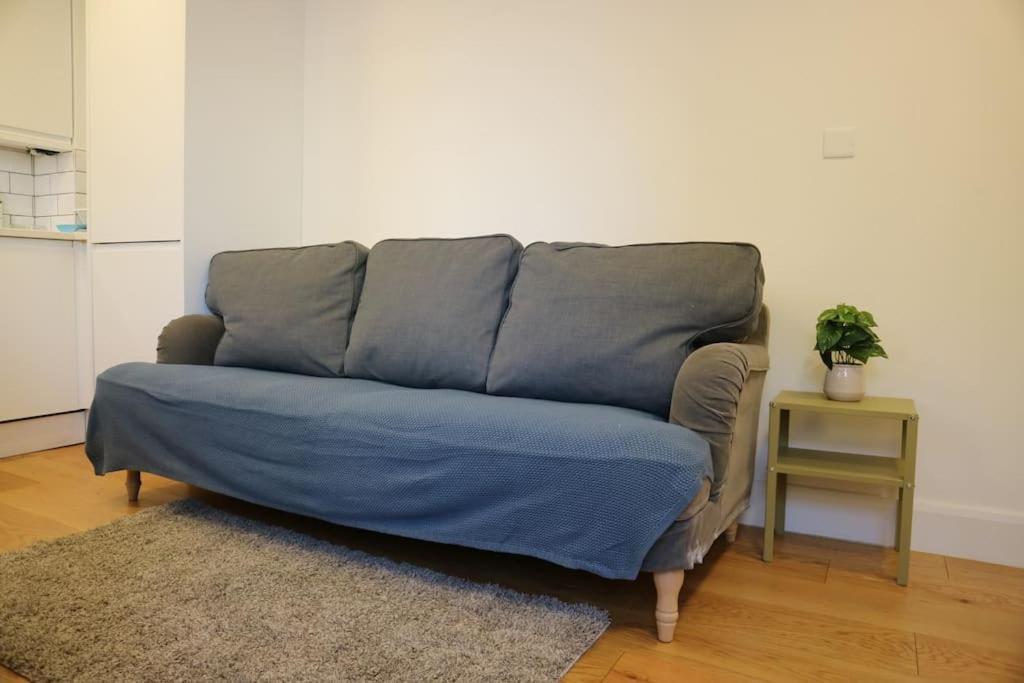 2 bedroom Modern, simple flat in Broadway Market