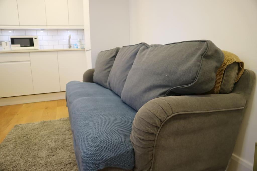 2 bedroom Modern, simple flat in Broadway Market